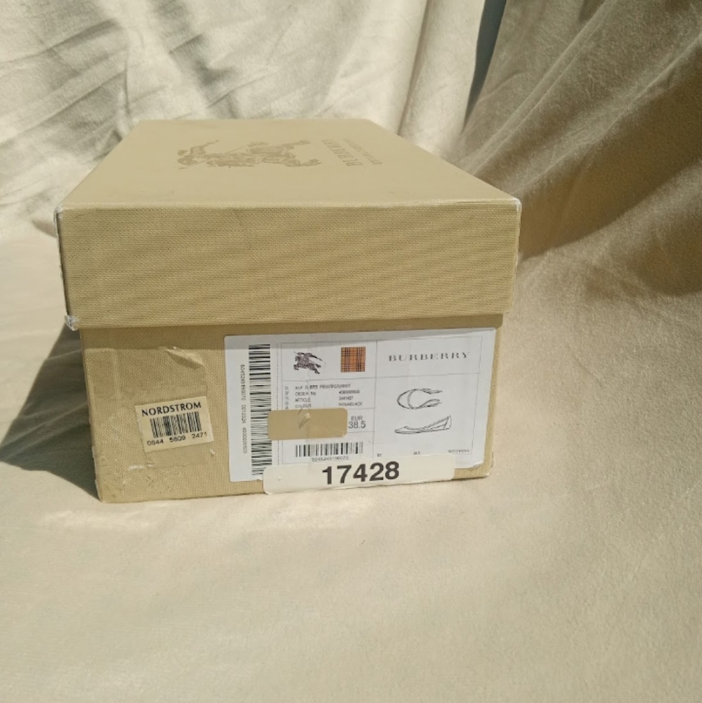 Burberry - Picture 10 of 11